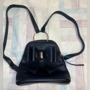 Black backpack 🎒. No name